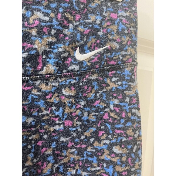 Nike Legend 2.0 Tight Fit Training Cropped Leggings Womens XS Black Print - Picture 2 of 9